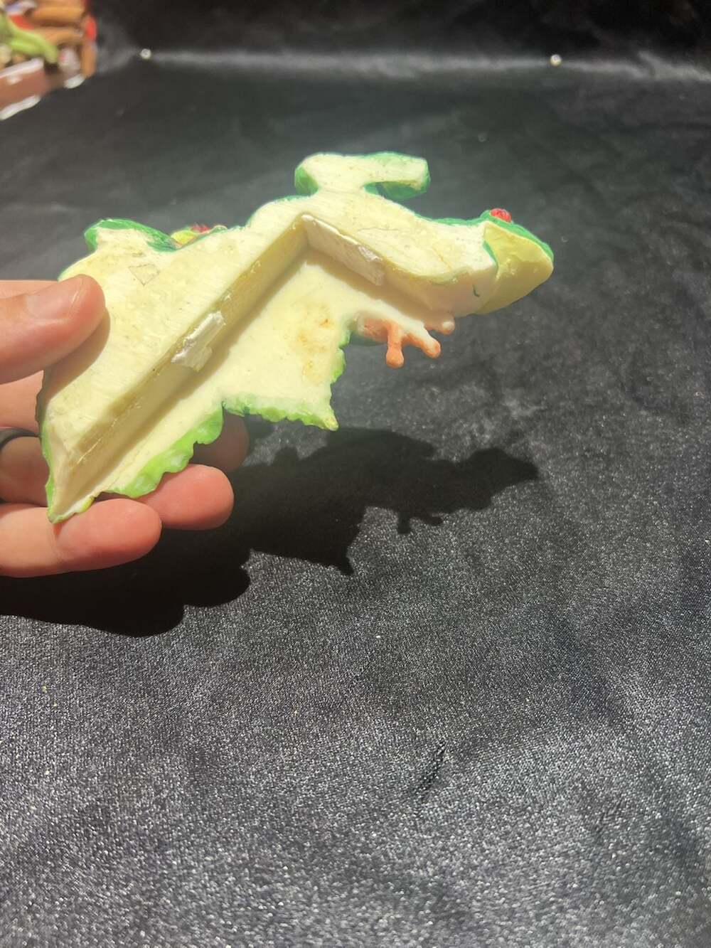 Decorative Red-Eyed Tree Frog Resin Wall Ornament - Picture 6 of 7